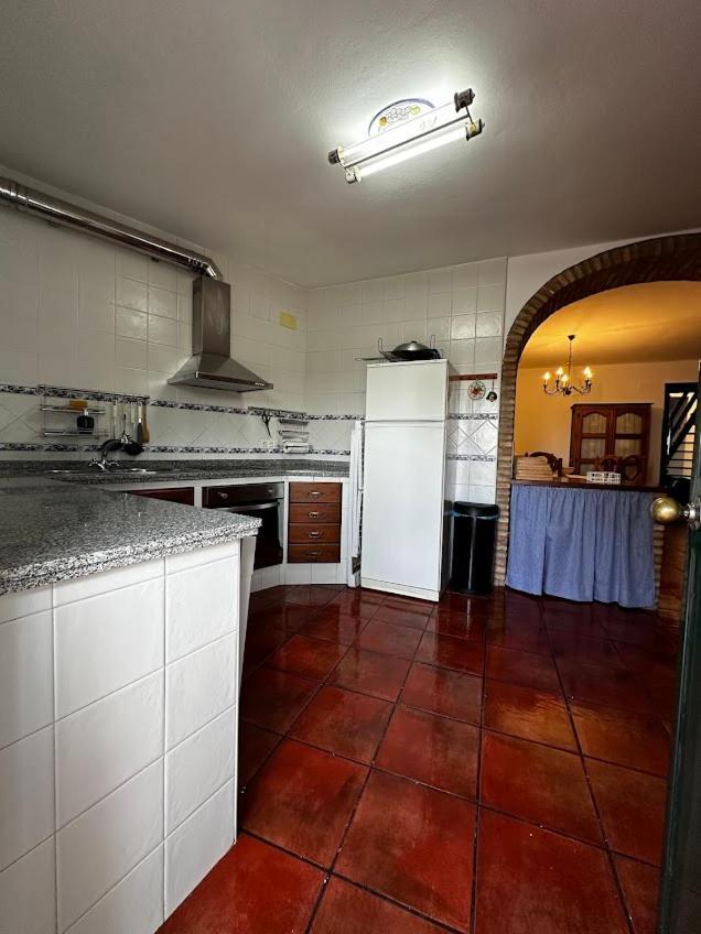 Espaciosa Y Elegante Casa Rural En Лос-Маринес Экстерьер фото
