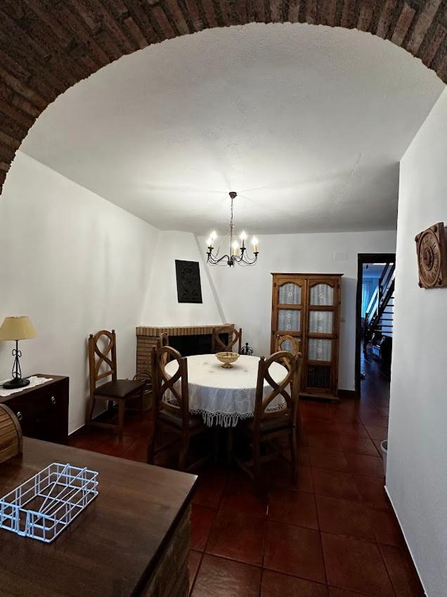 Espaciosa Y Elegante Casa Rural En Лос-Маринес Экстерьер фото