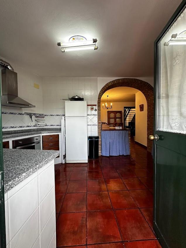 Espaciosa Y Elegante Casa Rural En Лос-Маринес Экстерьер фото