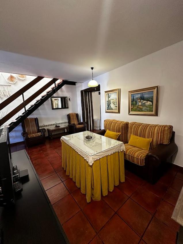 Espaciosa Y Elegante Casa Rural En Лос-Маринес Экстерьер фото